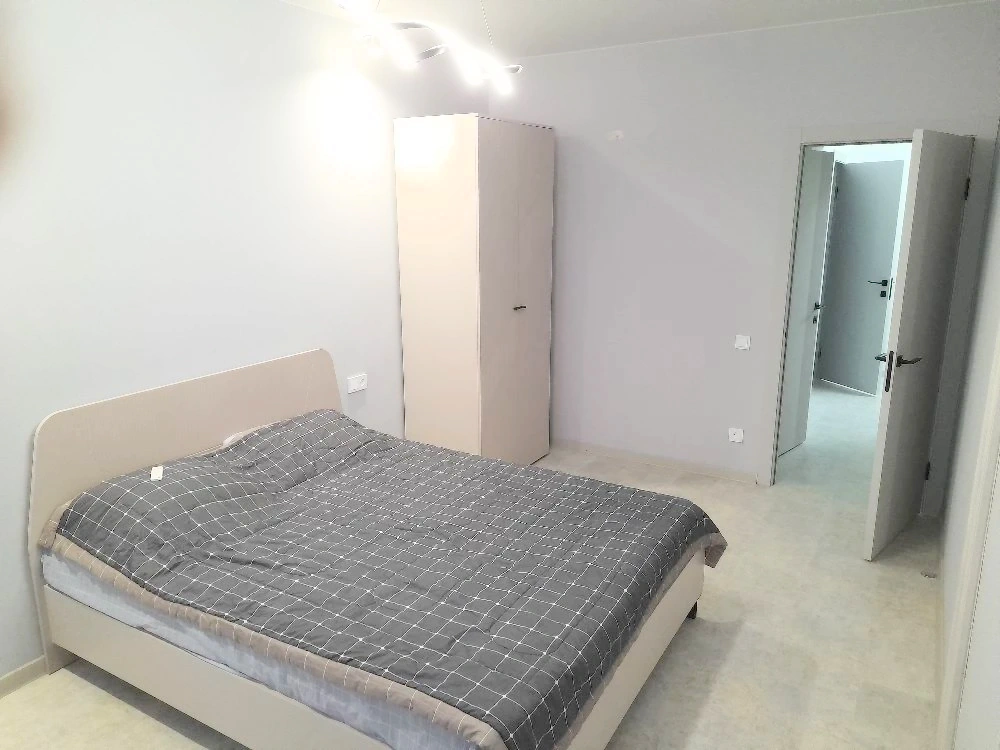 2-к. квартира, 58 кв. м., 1/3 эт.