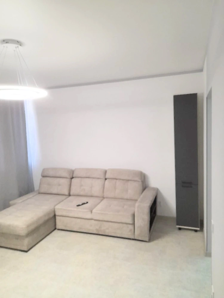 2-к. квартира, 58 кв. м., 1/3 эт.